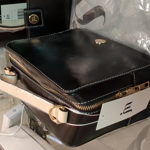 Pures - Picture 2 of 4